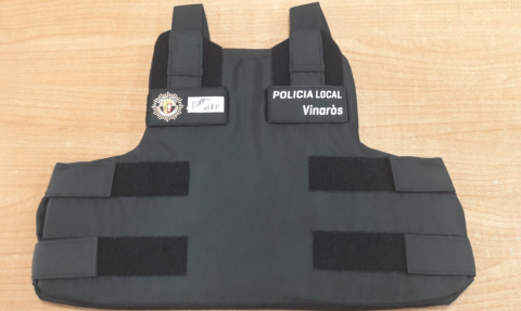 L' Ajuntament de Vinaròs compra 20 armilles antibales per a la seua Policia Local